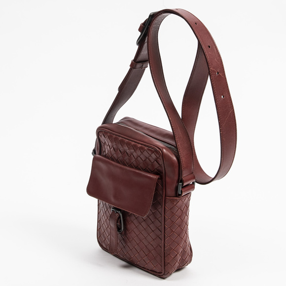 Bottega Veneta Small Messenger Bag in Red Intreciatto Leather - Picture 2 of 7